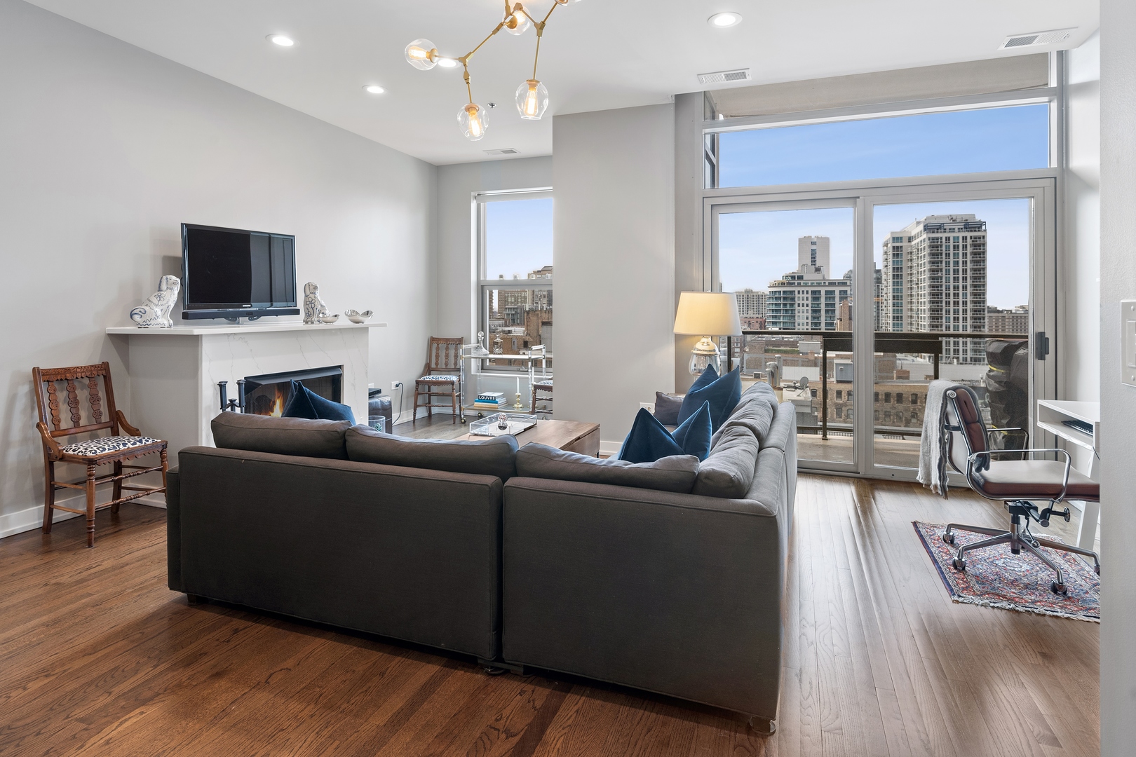 150 W Superior Street 1106