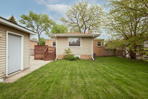 Tiny photo for 15330 Ingleside Avenue, South Holland, IL 60473 (MLS # 12638010)
