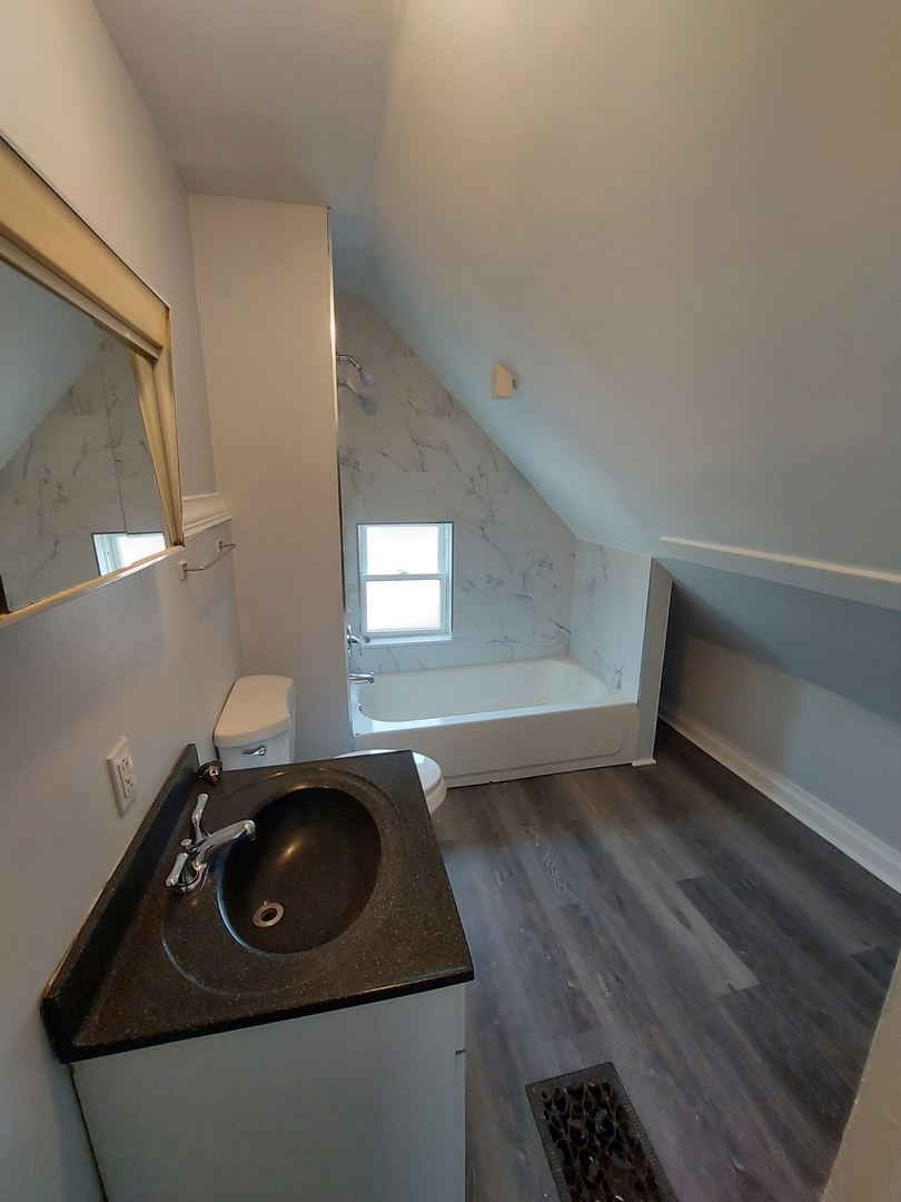 1009 Garnett Place 2