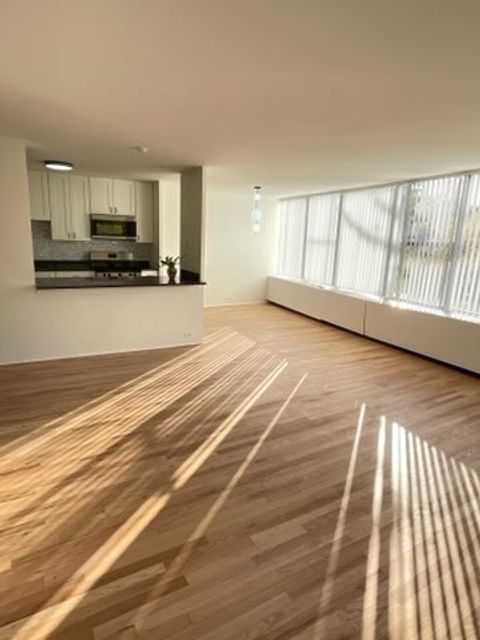 Tiny photo for 5757 N Sheridan Road #3J, Chicago, IL 60660 (MLS # 12515978)