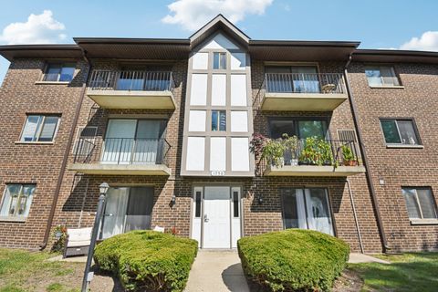 Photo of 1751 S Washington Street #1, Naperville, IL 60565 (MLS # 12585827)