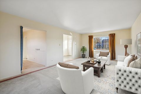 Tiny photo for 46 E Country Club Court, Palatine, IL 60067 (MLS # 12517389)