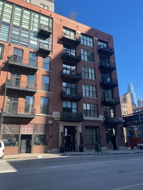 300 W Grand Avenue 301