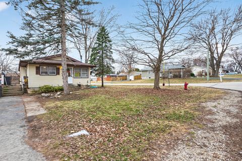 Tiny photo for 1425 Washington Street, Lake In The Hills, IL 60156 (MLS # 12531688)