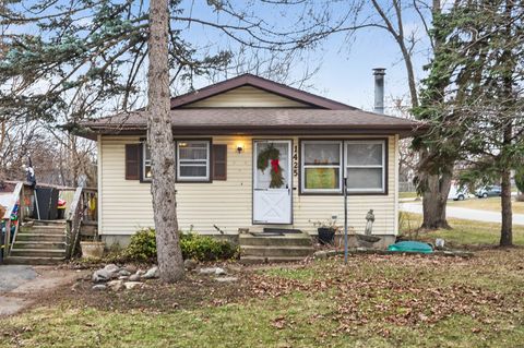 Photo of 1425 Washington Street, Lake In The Hills, IL 60156 (MLS # 12531688)