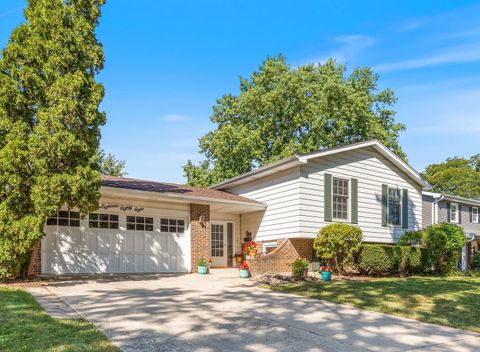 Photo of 1888 Cheshire Lane, Wheaton, IL 60189 (MLS # 12412122) Photo of 1888 Cheshire Lane, Wheaton, IL 60189 (MLS # 12412122)