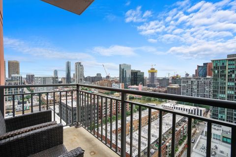 Tiny photo for 330 N Jefferson Street, Chicago, IL 60661 (MLS # 12619577)