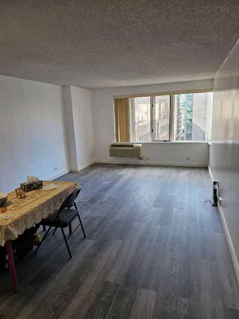 Tiny photo for 801 S Plymouth Court #1111, Chicago, IL 60605 (MLS # 12625976)