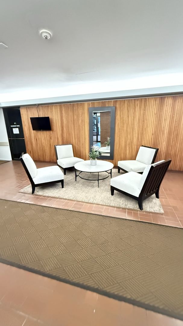 801 S Plymouth Court 1111