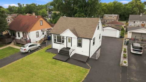 Tiny photo for 9524 Nashville Avenue, Oak Lawn, IL 60453 (MLS # 12716795)
