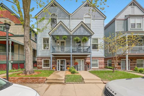 Photo of 4701 S Woodlawn Avenue #B, Chicago, IL 60615 (MLS # 12636607)