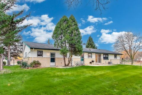 Tiny photo for 400 Landmeier Road, Elk Grove Village, IL 60007 (MLS # 12522713)