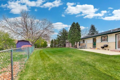 Tiny photo for 400 Landmeier Road, Elk Grove Village, IL 60007 (MLS # 12522713)