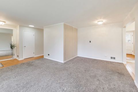 Tiny photo for 400 Landmeier Road, Elk Grove Village, IL 60007 (MLS # 12522713)