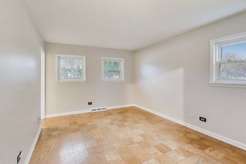 Tiny photo for 400 Landmeier Road, Elk Grove Village, IL 60007 (MLS # 12522713)