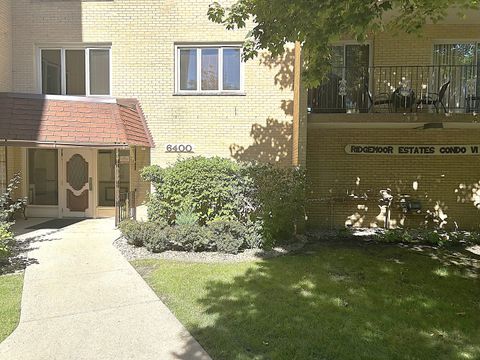 Photo of 6400 W Belle Plaine Avenue #303, Chicago, IL 60634 (MLS # 12490561)
