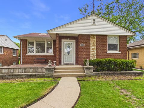 Photo of 2308 Stratford Avenue, Westchester, IL 60154 (MLS # 12635813)