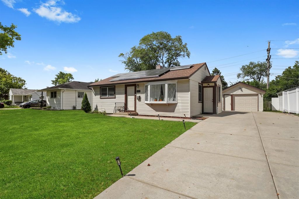 Photo for 4101 Owl Drive, Rolling Meadows, IL 60008 (MLS # 12500932)