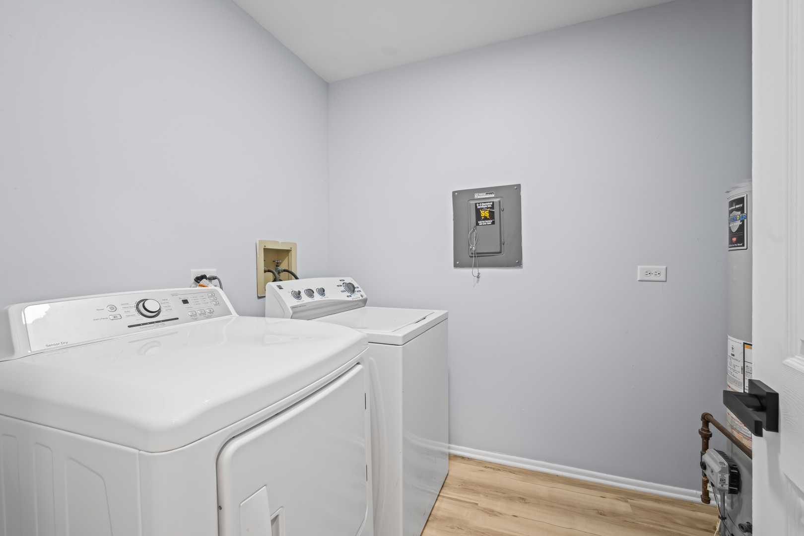 Wheeling, Illinois 60090, United States, 2 Bedrooms Bedrooms, ,2 BathroomsBathrooms,Residential,Active,235003