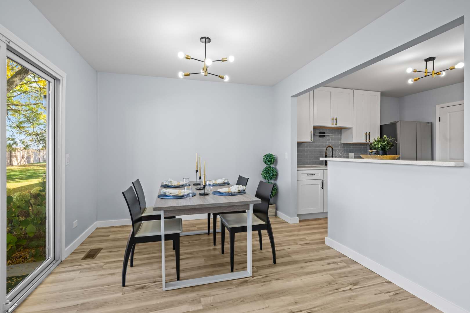 Wheeling, Illinois 60090, United States, 2 Bedrooms Bedrooms, ,2 BathroomsBathrooms,Residential,Active,235003