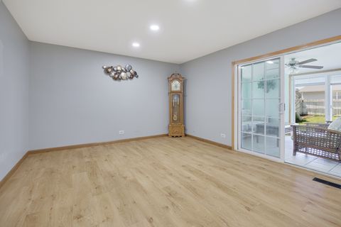 Tiny photo for 898 Debra Lane, Elk Grove Village, IL 60007 (MLS # 12663570)