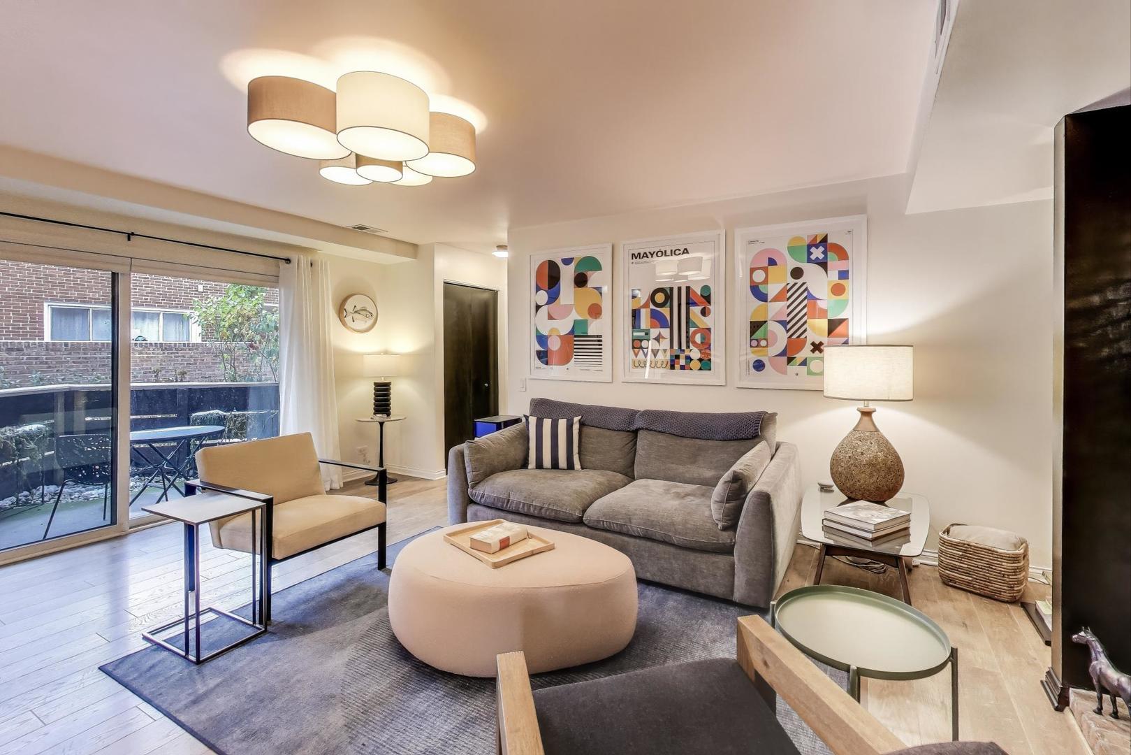 4876 N HERMITAGE Avenue 102