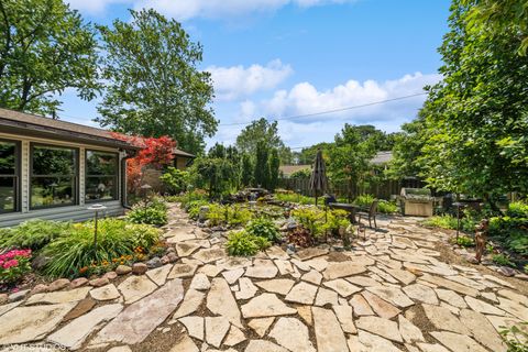 Tiny photo for 316 S Reuter Drive, Arlington Heights, IL 60005 (MLS # 12409070)