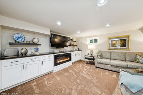 Tiny photo for 316 S Reuter Drive, Arlington Heights, IL 60005 (MLS # 12409070)