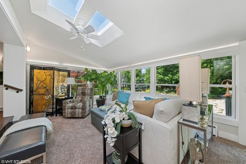 Tiny photo for 316 S Reuter Drive, Arlington Heights, IL 60005 (MLS # 12409070)