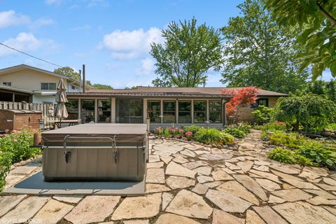 Tiny photo for 316 S Reuter Drive, Arlington Heights, IL 60005 (MLS # 12409070)
