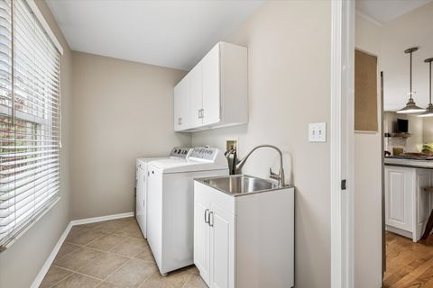 Tiny photo for 4233 Oaksbury Lane, Rolling Meadows, IL 60008 (MLS # 12600667)