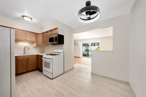 Tiny photo for 1303 N Baldwin Court #2D, Palatine, IL 60074 (MLS # 12643025)
