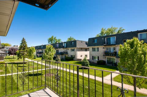 Tiny photo for 1303 N Baldwin Court #2D, Palatine, IL 60074 (MLS # 12643025)