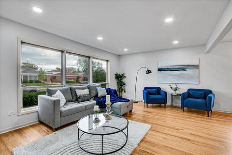 Tiny photo for 1073 W 108th Street, Chicago, IL 60643 (MLS # 12622962)
