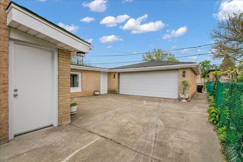 Tiny photo for 1073 W 108th Street, Chicago, IL 60643 (MLS # 12622962)