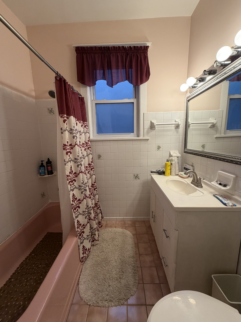 2526 W Gunnison Street 2