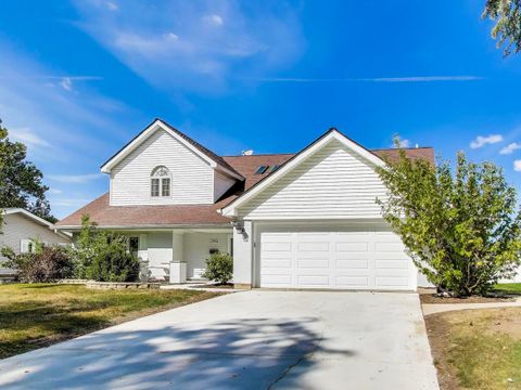 Photo of 23W160 Woodcroft Drive, Glen Ellyn, IL 60137 (MLS # 12480898)