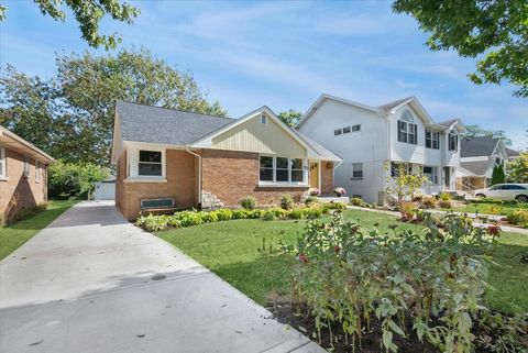 Tiny photo for 617 S Madison Avenue, La Grange, IL 60525 (MLS # 12478099)