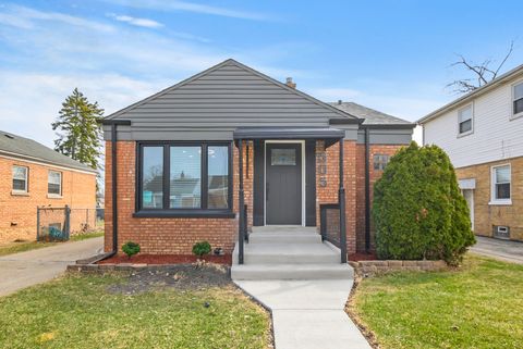 Tiny photo for 505 47th Avenue, Bellwood, IL 60104 (MLS # 12601642)