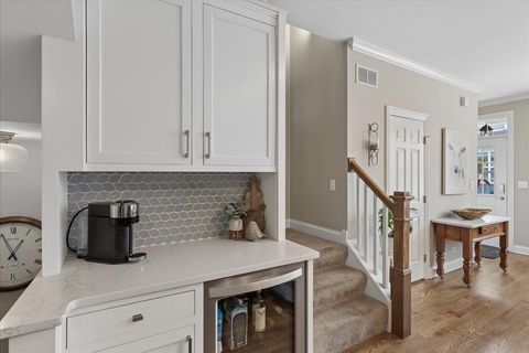 Tiny photo for 225 5th Street, Libertyville, IL 60048 (MLS # 12609410)