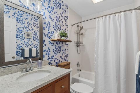 Tiny photo for 225 5th Street, Libertyville, IL 60048 (MLS # 12609410)