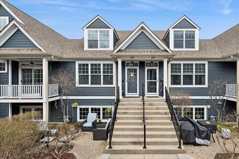 Photo of 225 5th Street, Libertyville, IL 60048 (MLS # 12609410)