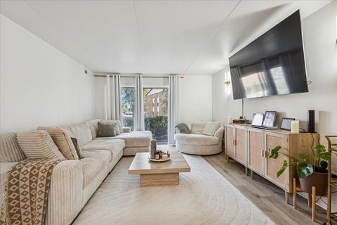 Tiny photo for 13933 James Drive #816, Crestwood, IL 60418 (MLS # 12600009)