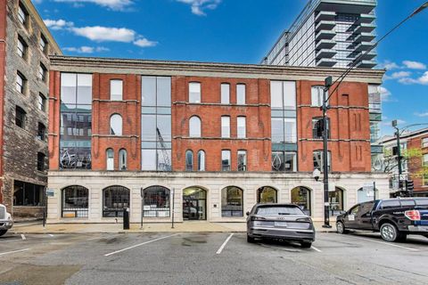 200 W Superior Street Chicago IL 60654