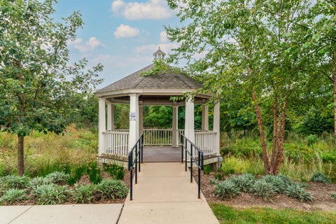 Tiny photo for 617 Parkside Court, Libertyville, IL 60048 (MLS # 12757160)