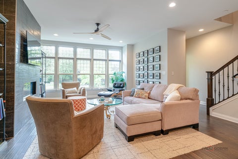 Tiny photo for 617 Parkside Court, Libertyville, IL 60048 (MLS # 12757160)