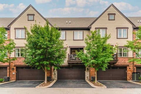 Tiny photo for 617 Parkside Court, Libertyville, IL 60048 (MLS # 12757160)