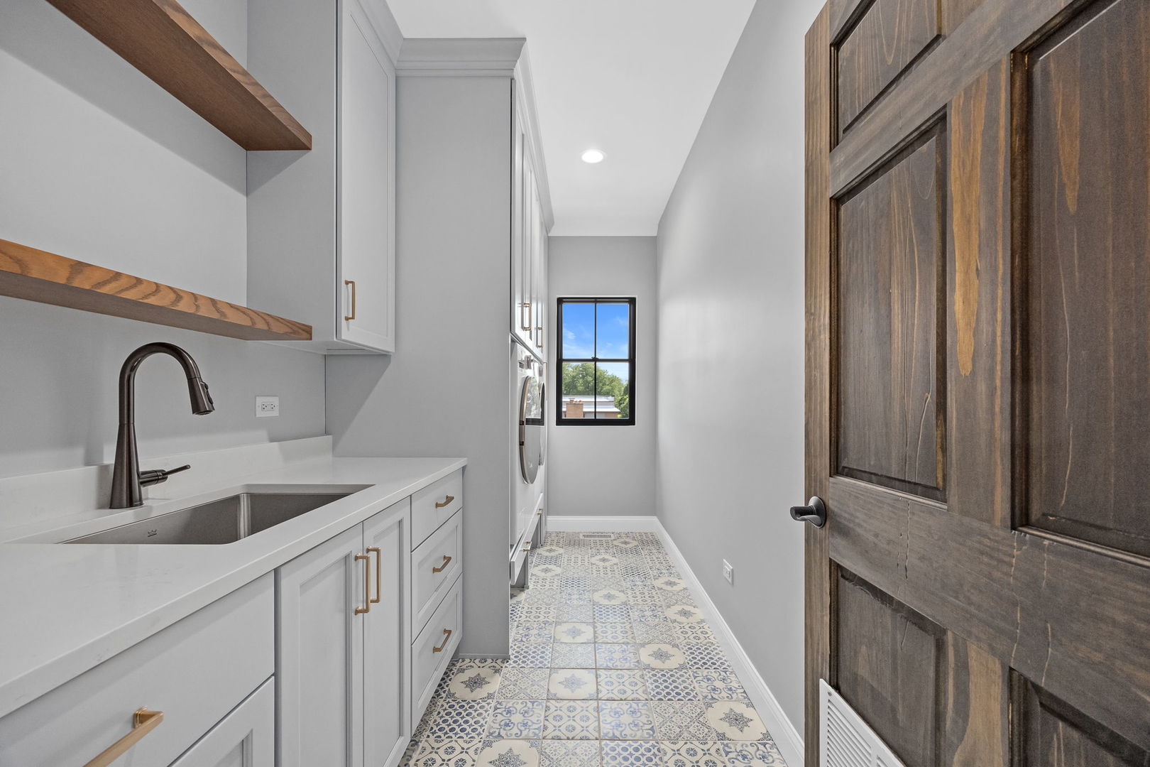 Wheaton, Illinois 60187, United States, 5 Bedrooms Bedrooms, ,5 BathroomsBathrooms,Residential,Active,246828