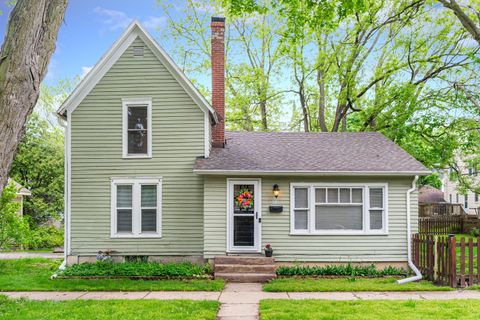 Single Family Residence in DeKalb IL 521 E Garden Street.jpg