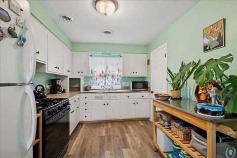 Tiny photo for 1485 E Forest Avenue, Des Plaines, IL 60018 (MLS # 12492084)